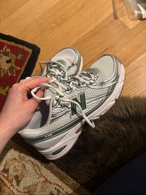 Worn once New Balance women’s White and Green Athletic Sneakers